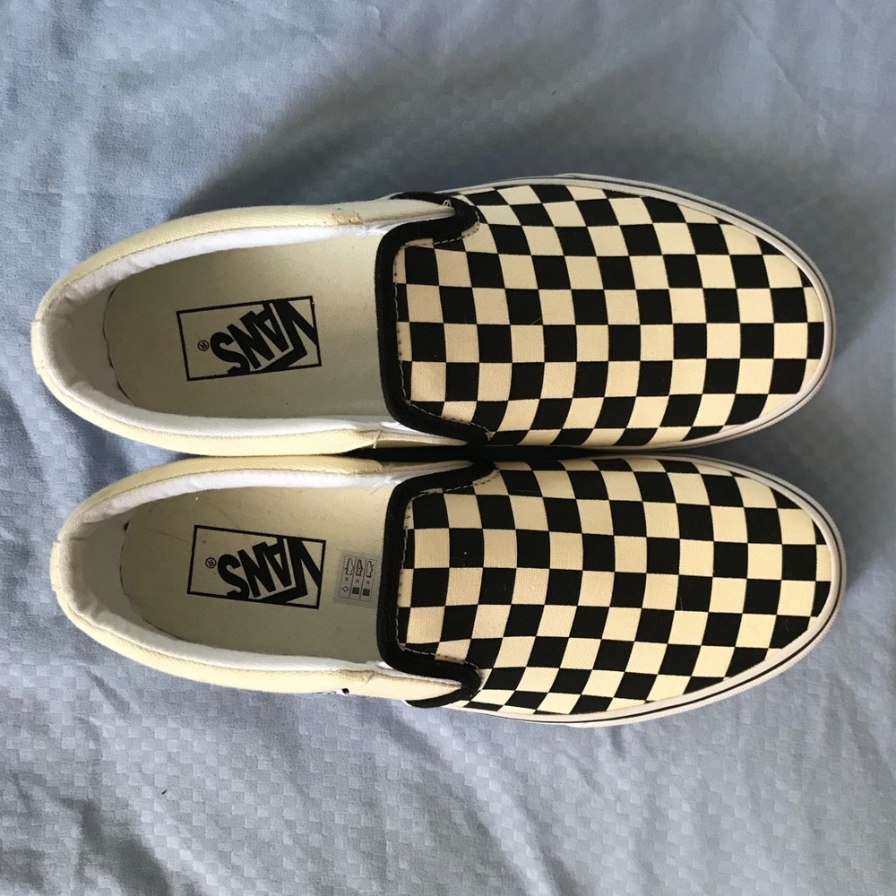 Checkered vans slip on black and white.